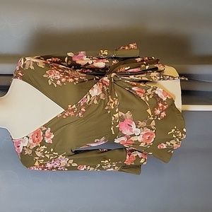 Les amis floral wrap blouse sz Medium